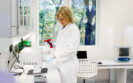 Woman working in lab - Ultimovacs AS, Image: Charlotte Sverdrup